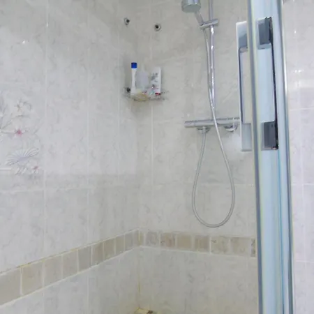 Apartment Spacieux Dans Le Centre De Roses